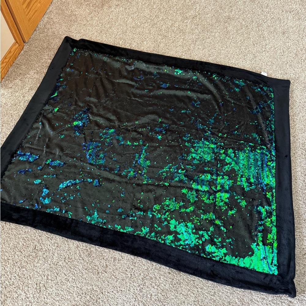 Reversible Sequin Sparkle Green to Black Throw Blanket, Green, Blue & Black.